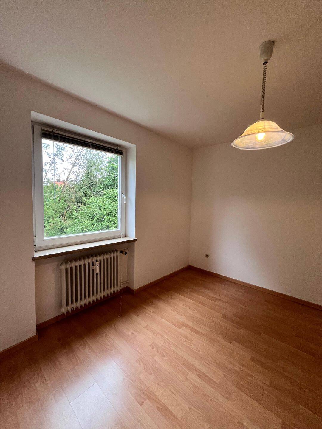 3-Zimmer-Wohnung mit Balkon in grüner Lage – ideal zum Modernisieren und Wohlfühlen., 81243 München (Aubing-Lochhausen-Langwied Pasing-Obermenzing)