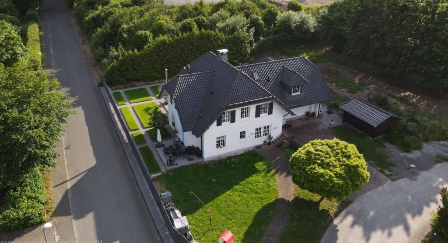 Exklusives und einzigartiges Einfamilienhaus mit hochwertiger Ausstattung, Möbeln & Springbrunnen – sofort bezugsfertig, 34431 Marsberg
