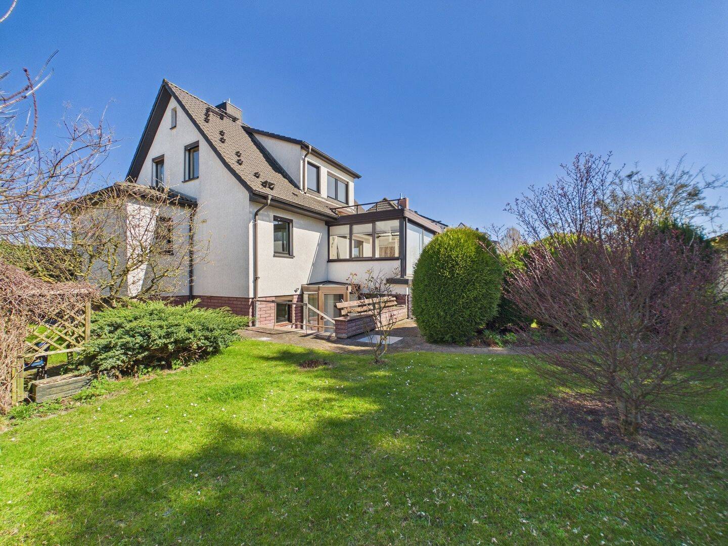 Großzügiges Einfamilienhaus mit beheiztem Wintergarten, Sauna und Gartenzugang, 23968 Wismar