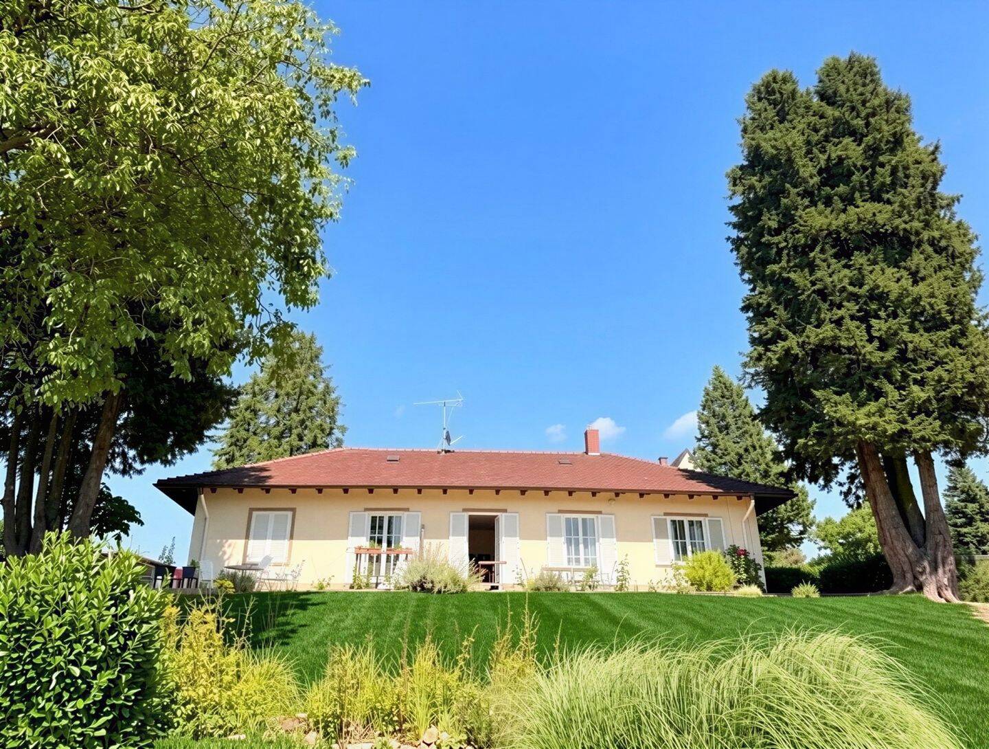 Villa mit Weitblick, Einliegerwohnung und einmaligem Blick ins Elsaß u. auf die Vogesen -gegen Gebot, 79410 Badenweiler