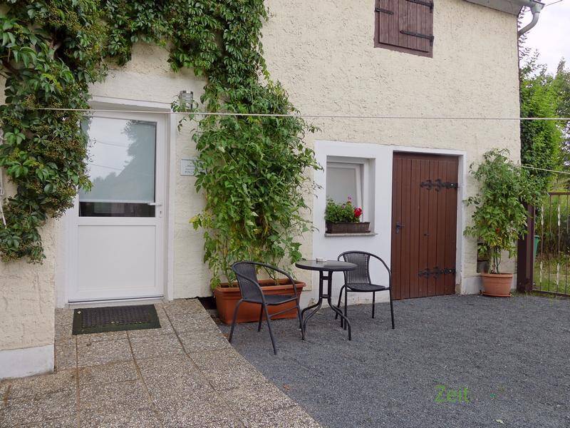 (EF0475_M) Dresden: Radebeul, kleines separates Apartment, möbliert, WLAN, Waschmaschine inklusive, Sitzecke im Garten, 1445 Radebeul