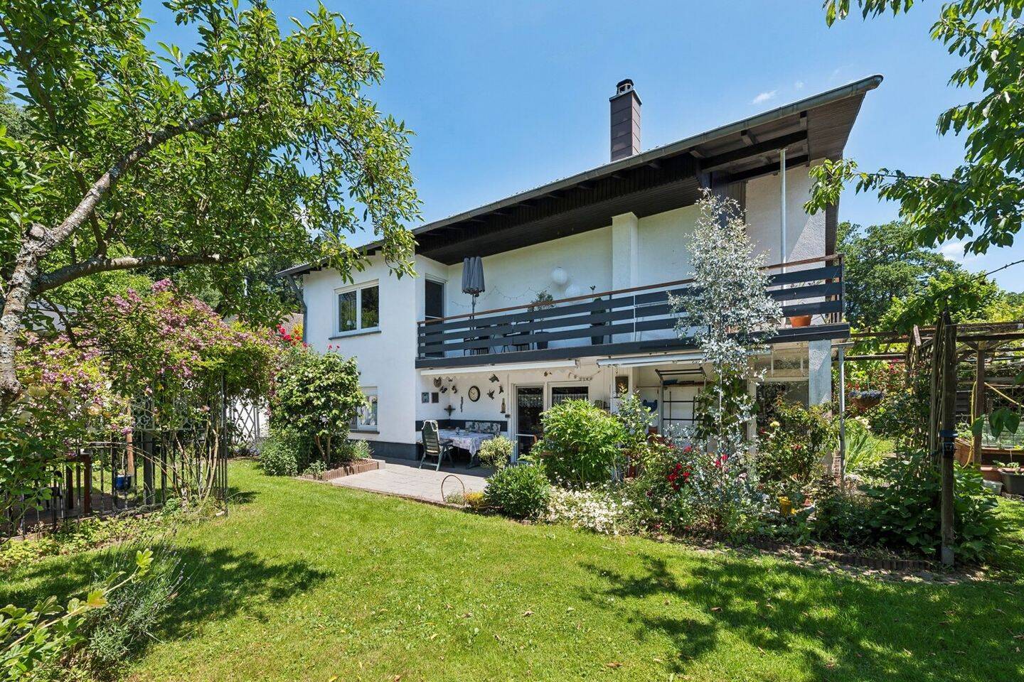 Viel Platz zum Leben und Entspannen – Einfamilienhaus mit Sauna und Wintergarten, 66687 Wadern