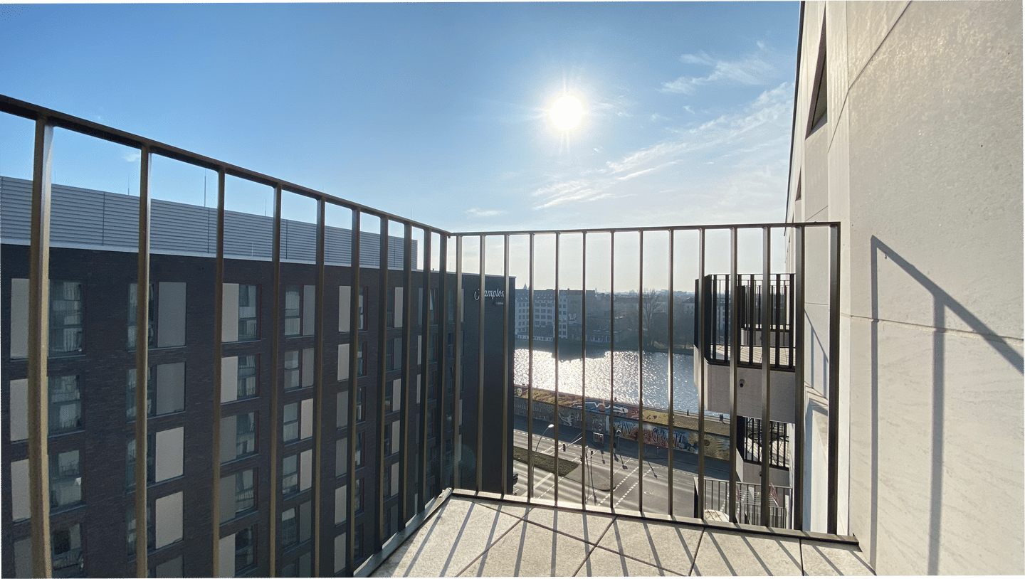 PURE LIVING – Kompakt. Vollkommen. Mit Spreeblick., 10178 Berlin (Mitte)