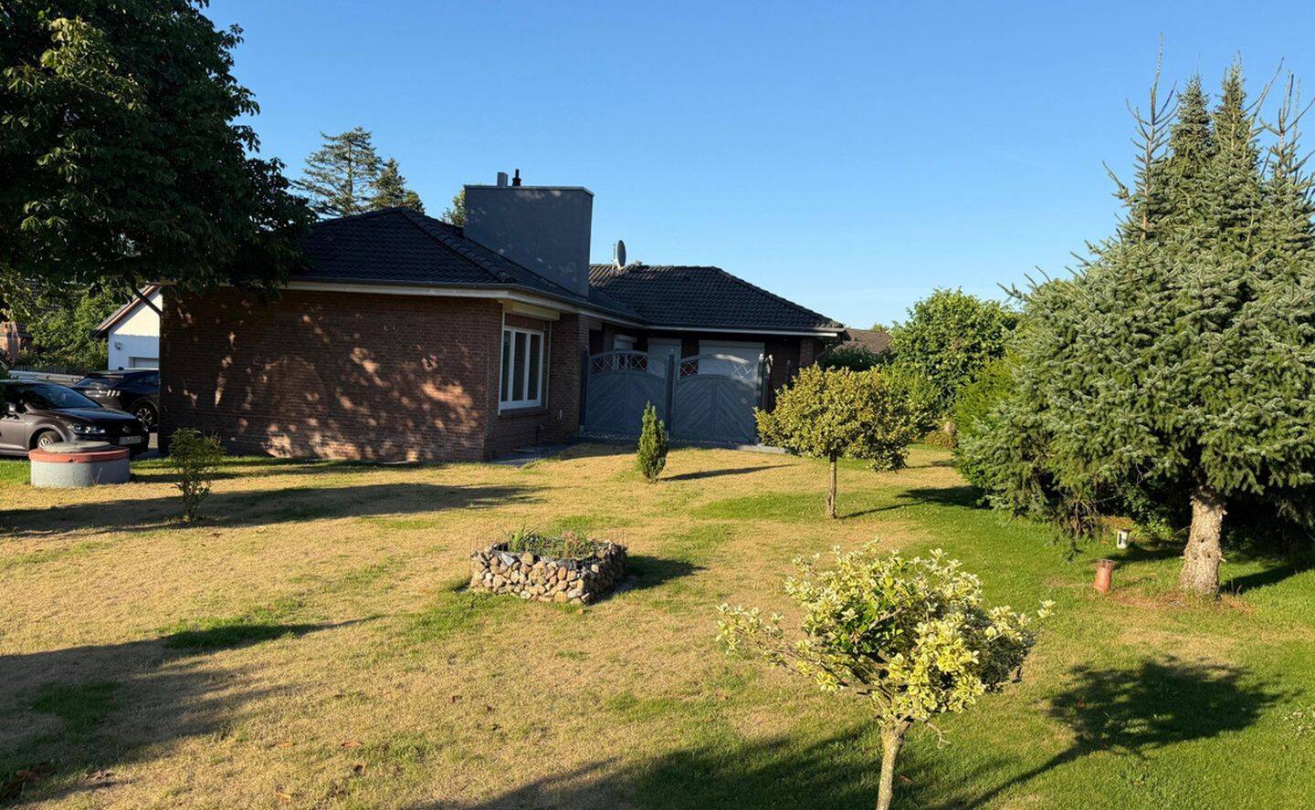 Charmanter Bungalow mit Doppelgarage in Rahmstorf, 21649 Regesbostel