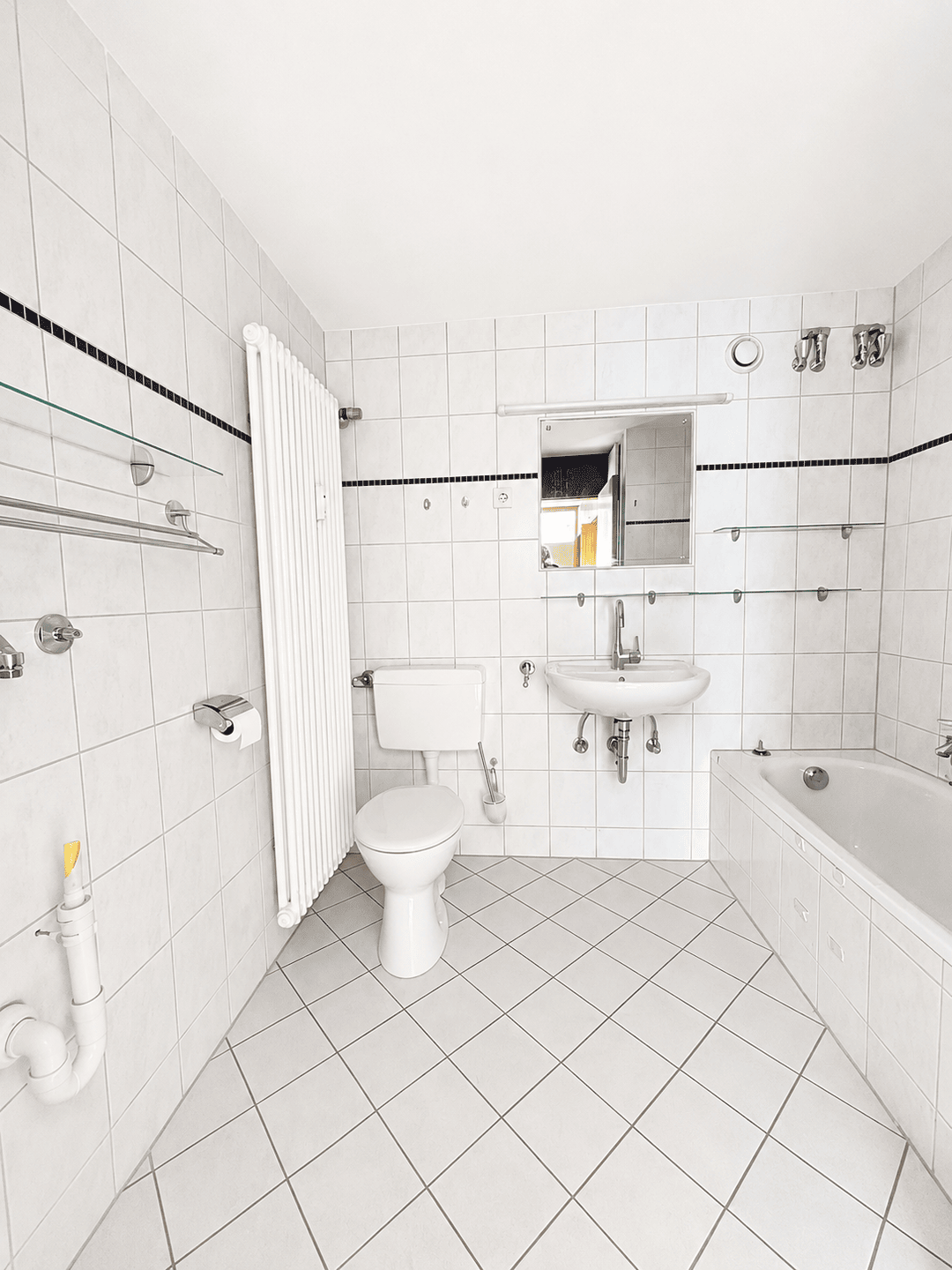 Modernes 2-Zimmer-Apartment mit verglastem Balkon und toller Aussicht, 66121 Saarbrücken