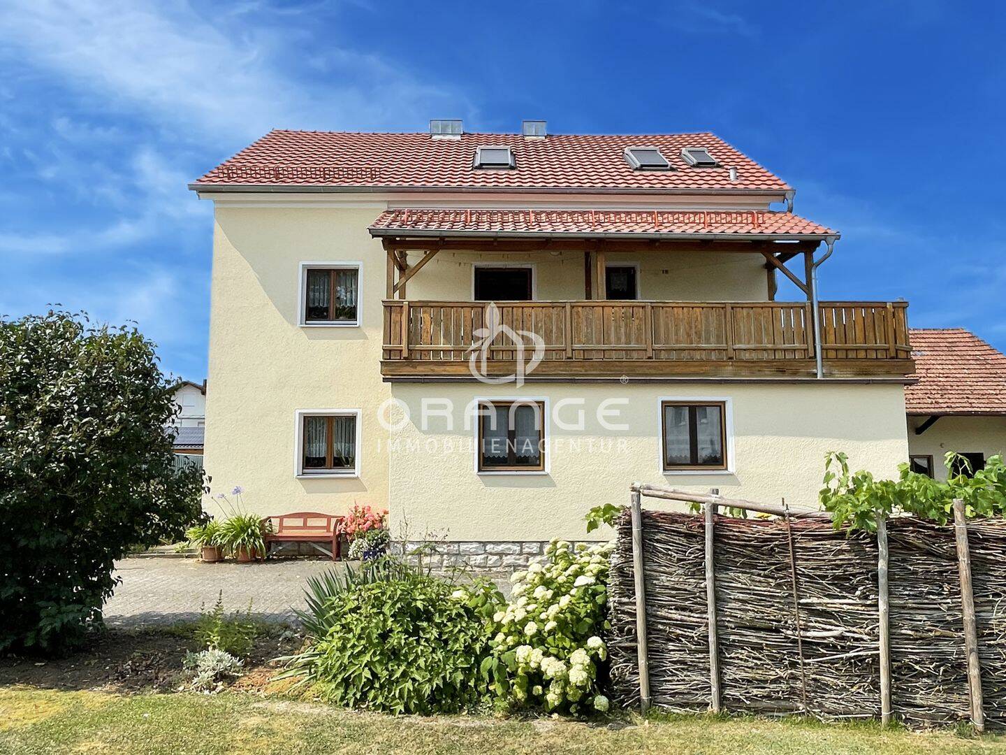 ***Besichtigen, beurkunden, beziehen – gepflegtes EFH für die ganze (Groß)Familie***, 85131 Pollenfeld