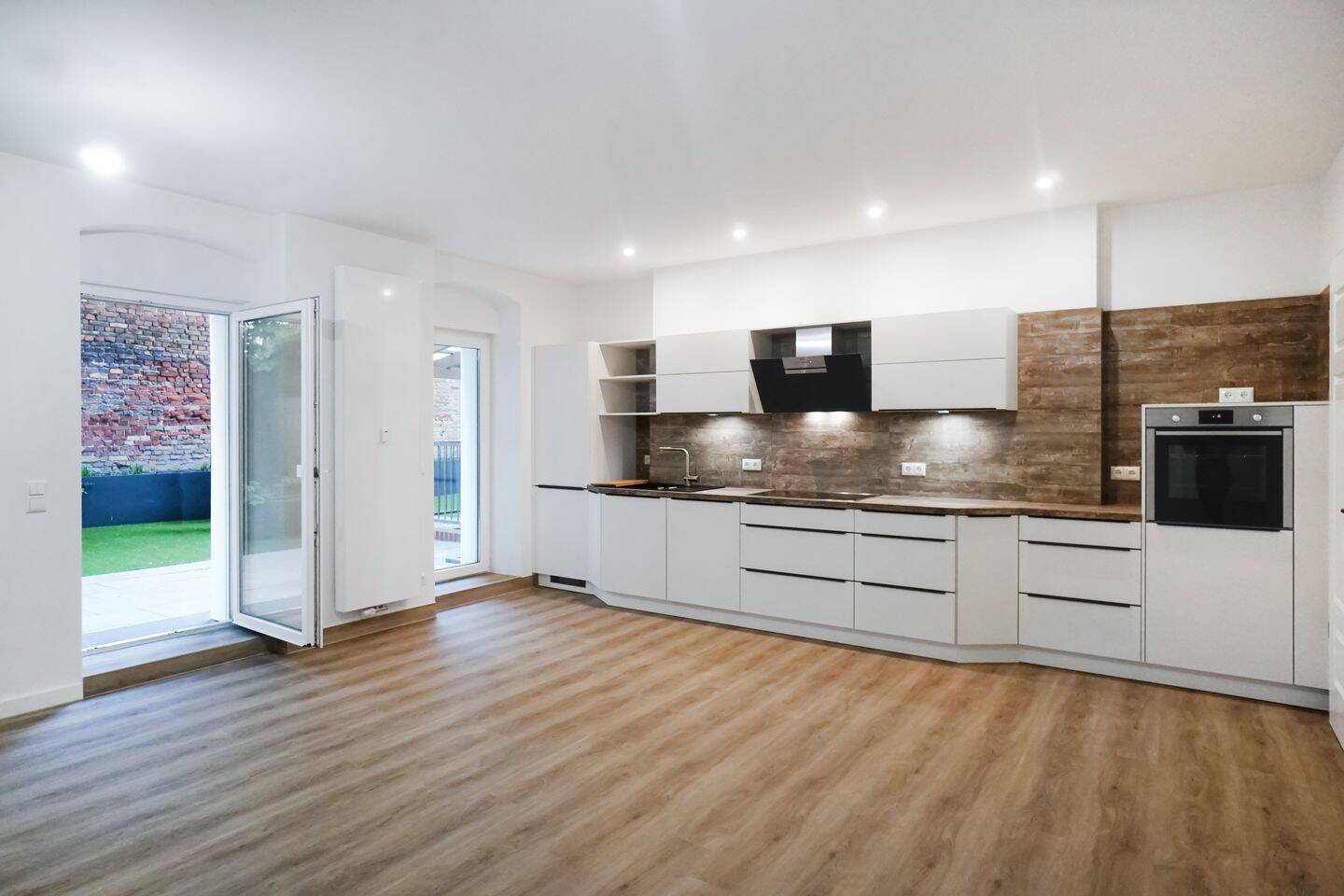 Erstbezug nach umfassender Modernisierung – charmantes Wohnen mit privatem Garten !, 10243 Berlin (Friedrichshain-Kreuzberg Friedrichshain)