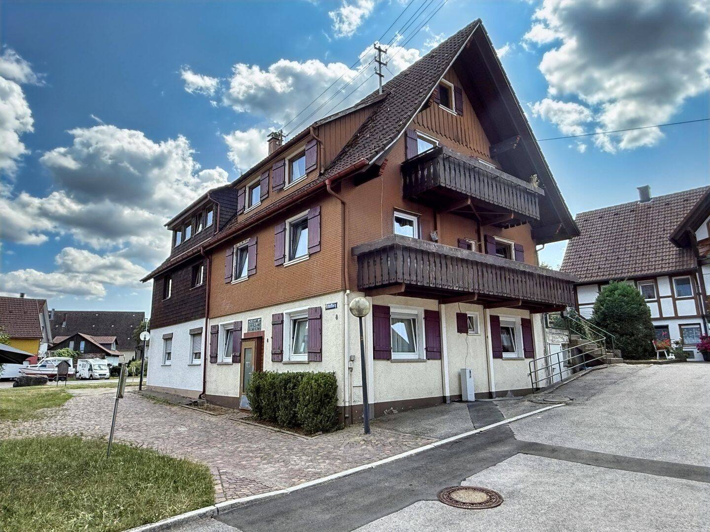 Großzügige Doppelhaushälfte mit großzügigem Raumangebot in attraktiver Wohnlage von Loßburg, 72290 Loßburg