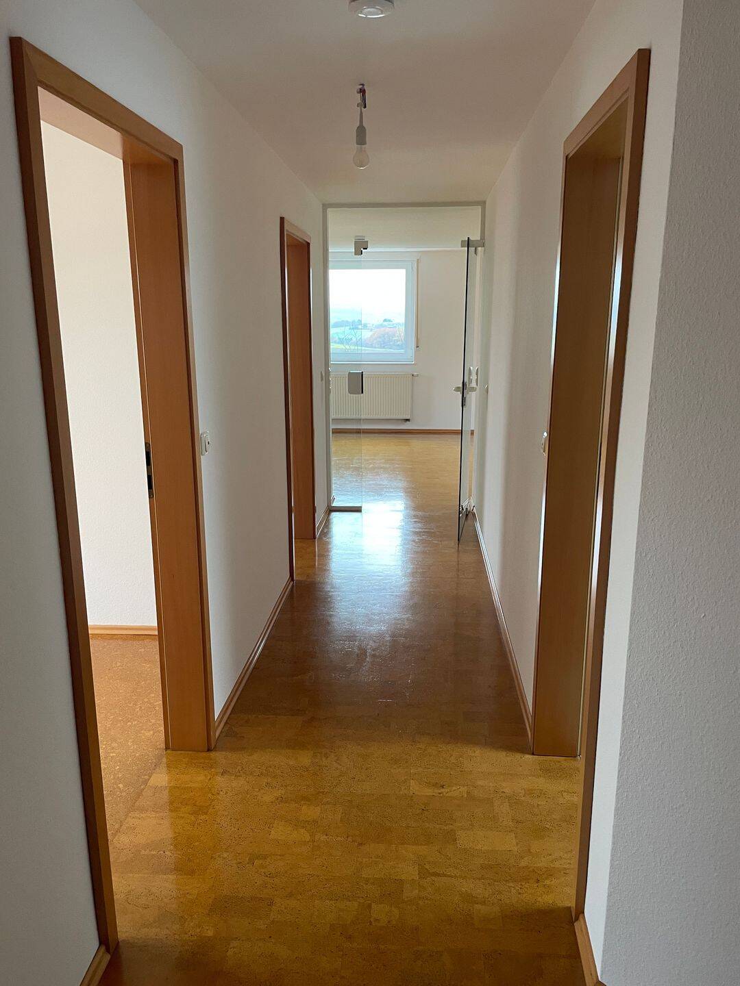 Charmante Dachgeschosswohnung mit Ausblick, 97209 Veitshöchheim