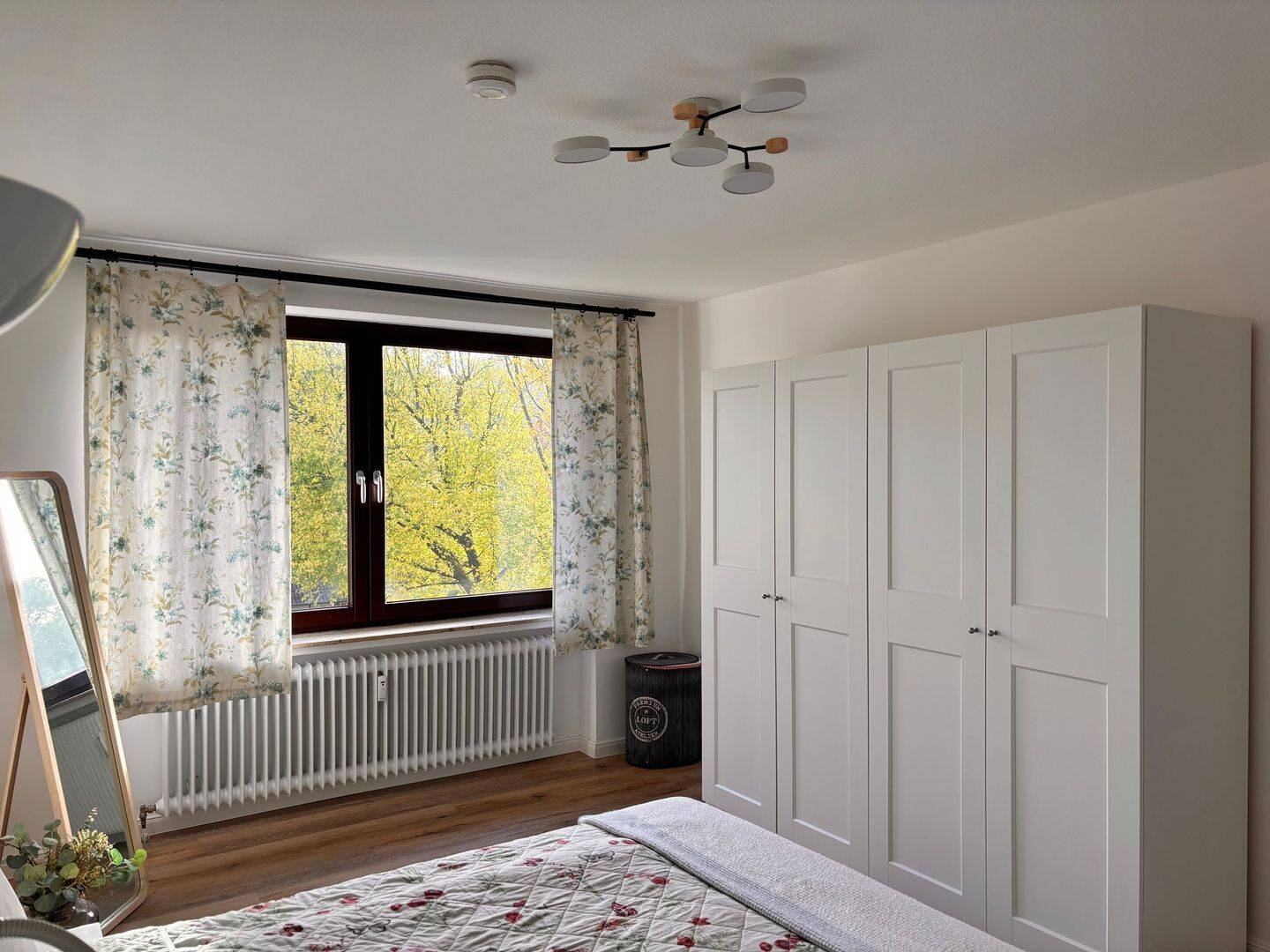 Kernsanierte 2-Zimmer-Wohnung (77m²) mit großem Balkon, Stellplatz & teilmöbliert in Bremen-Burglesum, 28717 Bremen (Burgdamm Lesum Sankt Magnus)