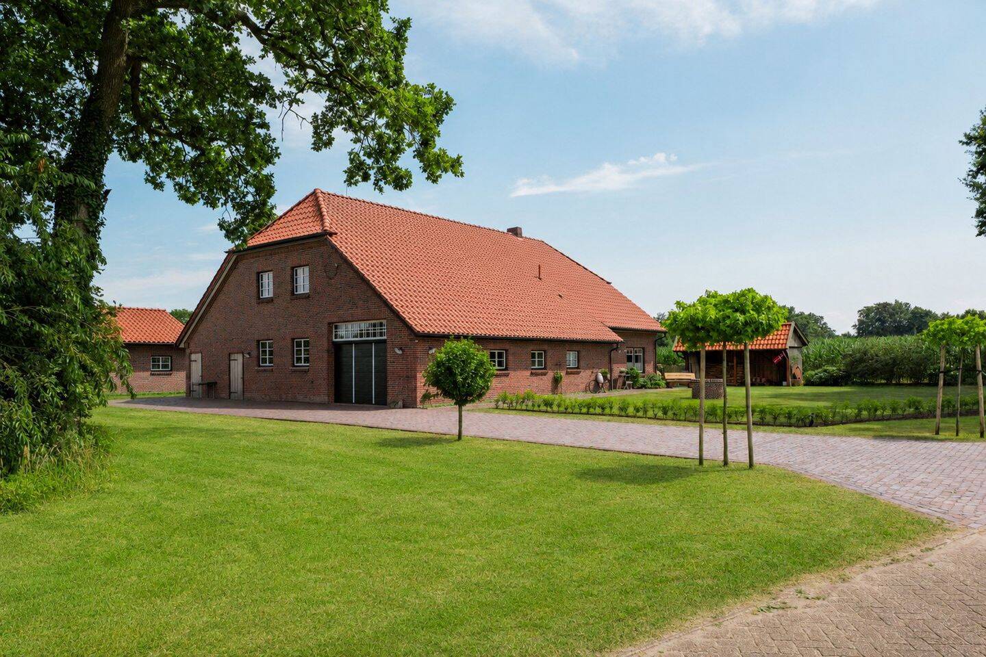 Exklusives Landhaus Resthof in Alleinlage kernsaniert, mit Weitblick über Wiesen, 26188 Edewecht