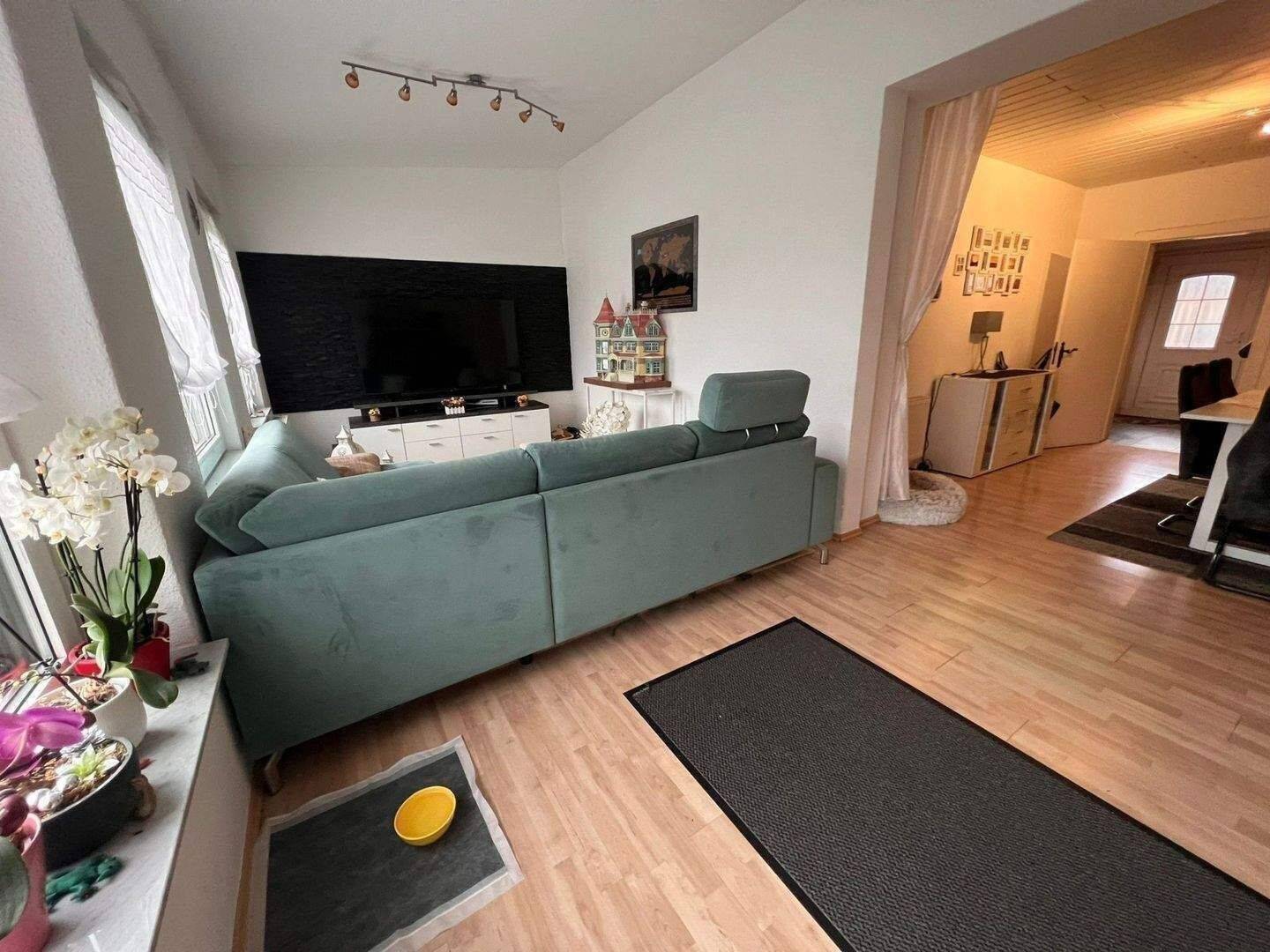 Charmantes, komplett verklinkertes Einfamilien Reihenhaus im Herzen von Frechen. Das Haus überzeugt durch eine große, lange Garage, 50226 Frechen