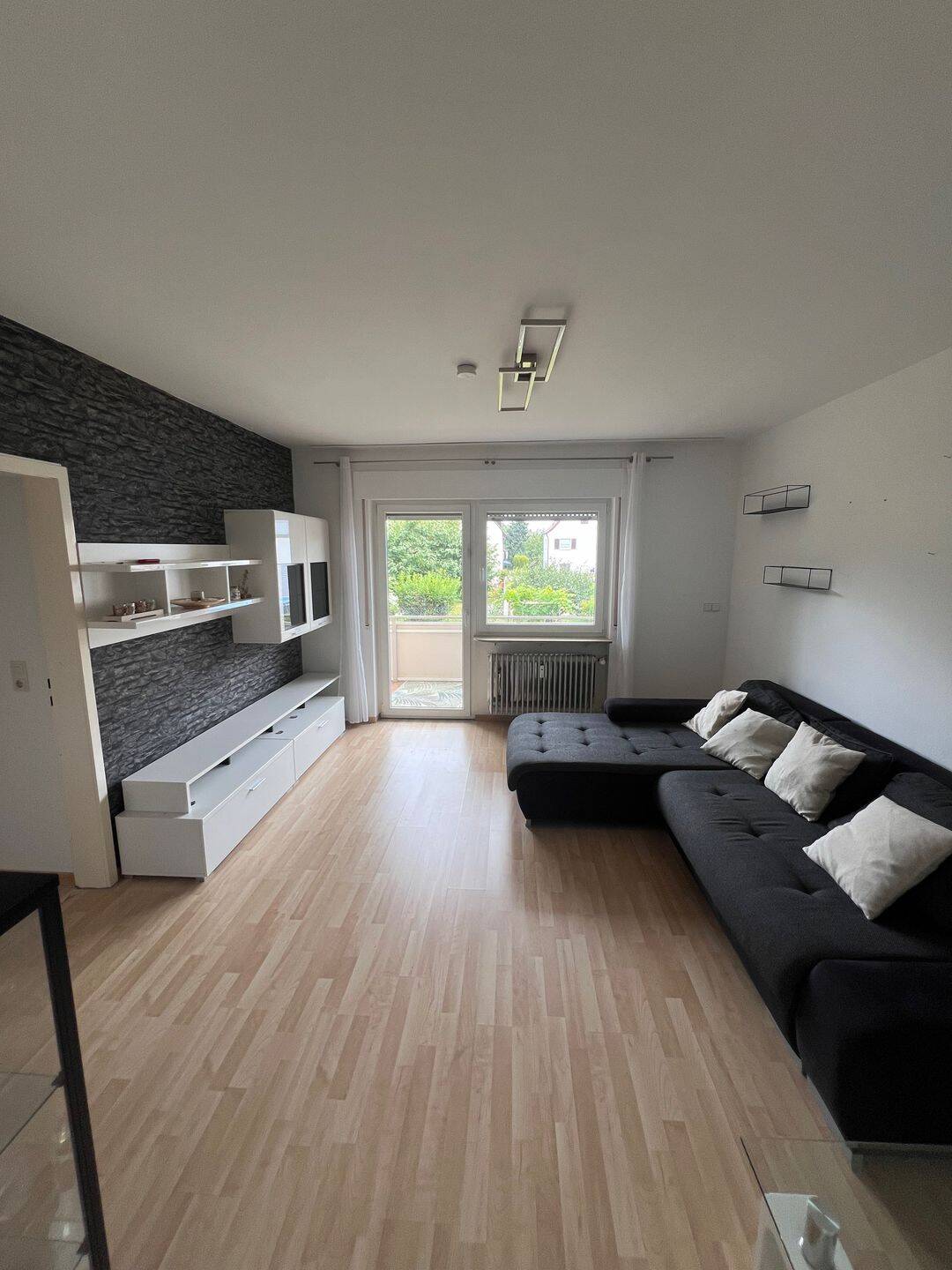 Helle, großzügige 3,5-Zimmer Wohnung in einem 2 Parteienhaus in ruhiger Wohnlage in Ludwigsburg, 71638 Ludwigsburg