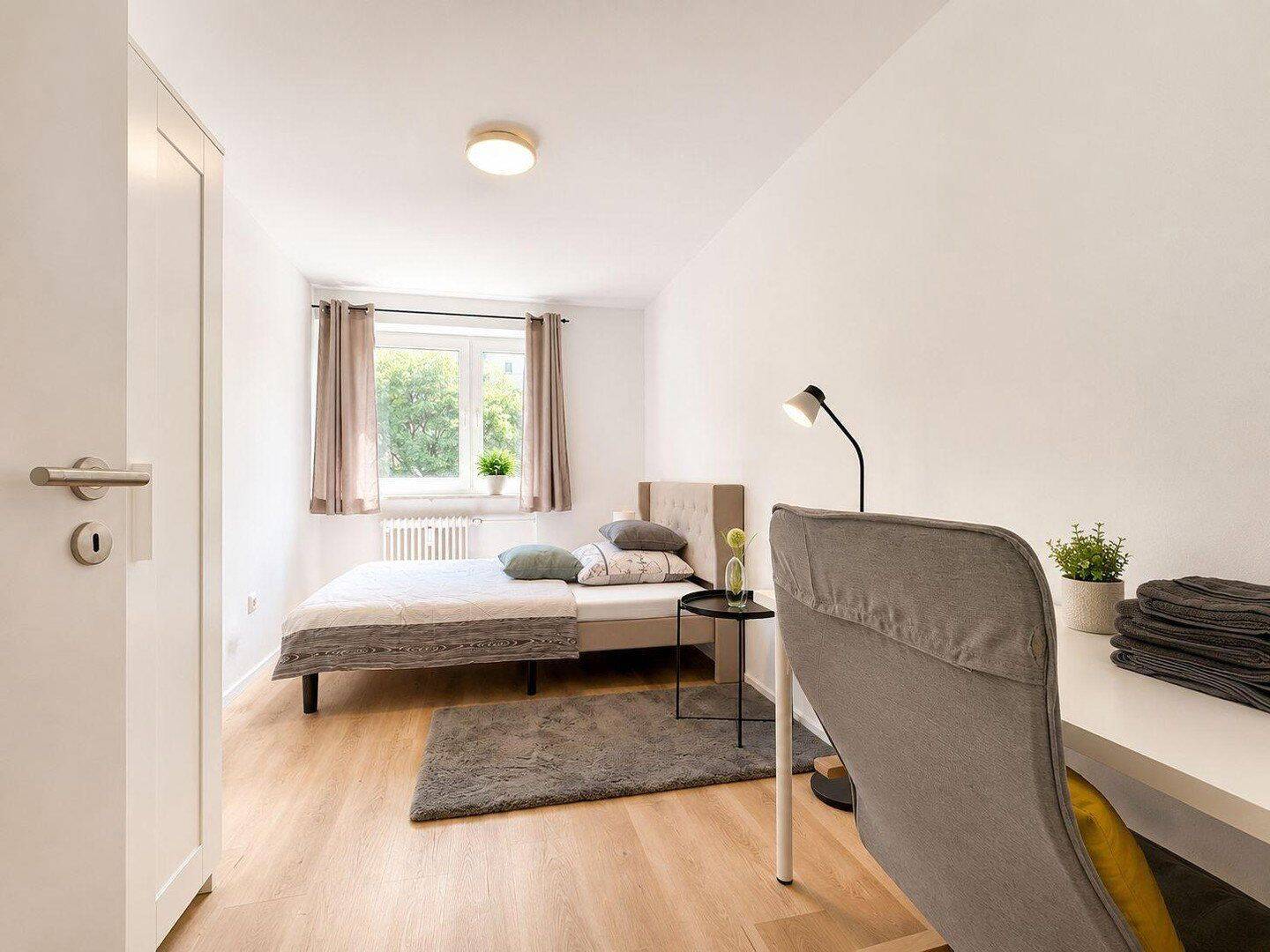 WG-Neugründung! Charmantes Zimmer in frisch sanierter 4-Zimmer-WG, München, 80935 München (Feldmoching-Hasenbergl Milbertshofen-Am Hart)