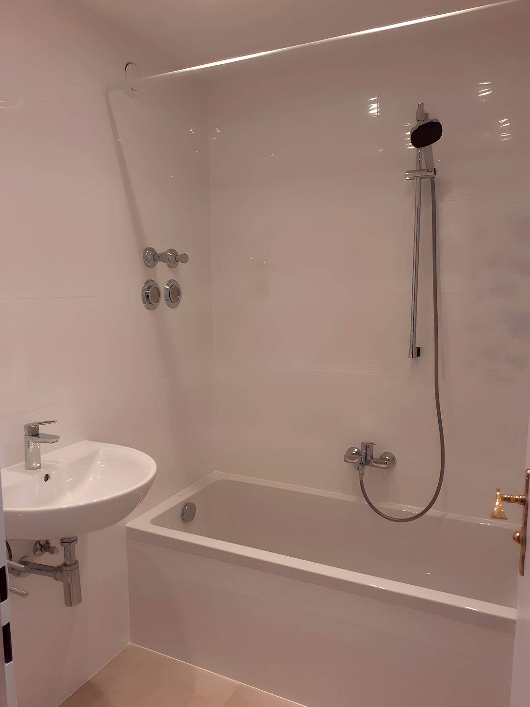 Helle 3-Zimmer-Wohnung mit 2 Balkone in München-Moosach, 80992 München (Moosach Neuhausen-Nymphenburg Pasing-Obermenzing)