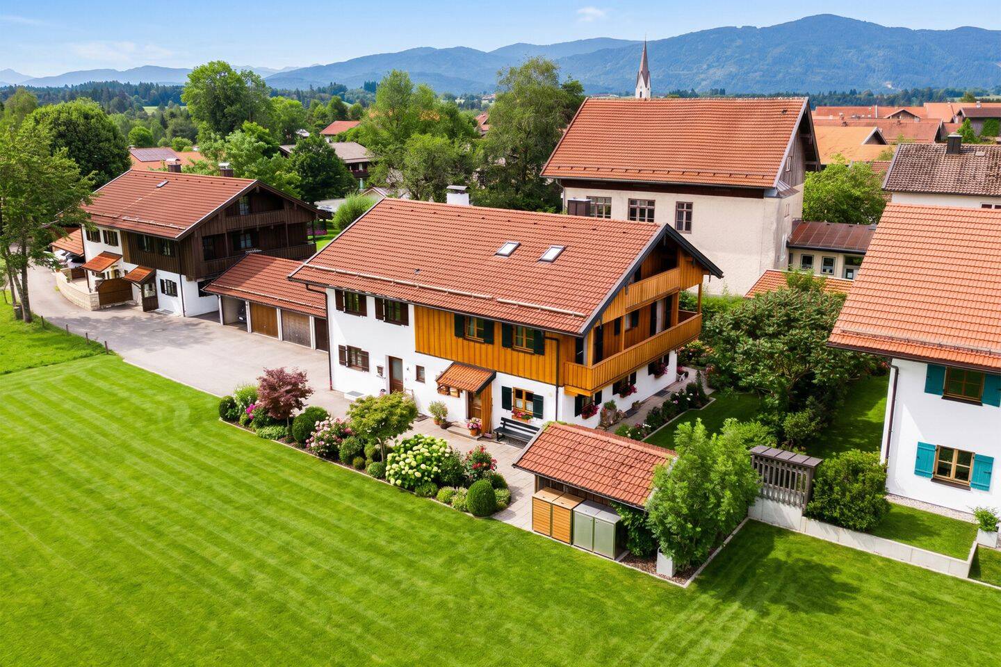 Familienidylle in Bad Tölz – Gepflegte Doppelhaushälfte mit großem Garten & Bergblick, 83646 Bad Tölz