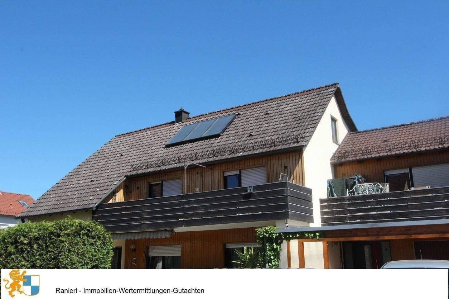 Schöne 3 – 4 Zimmer-Dachgeschosswohnung mit Einbauküche, großem Balkon und zusätzlichem Dachboden mit Ausbaupotenzial, 92331 Parsberg