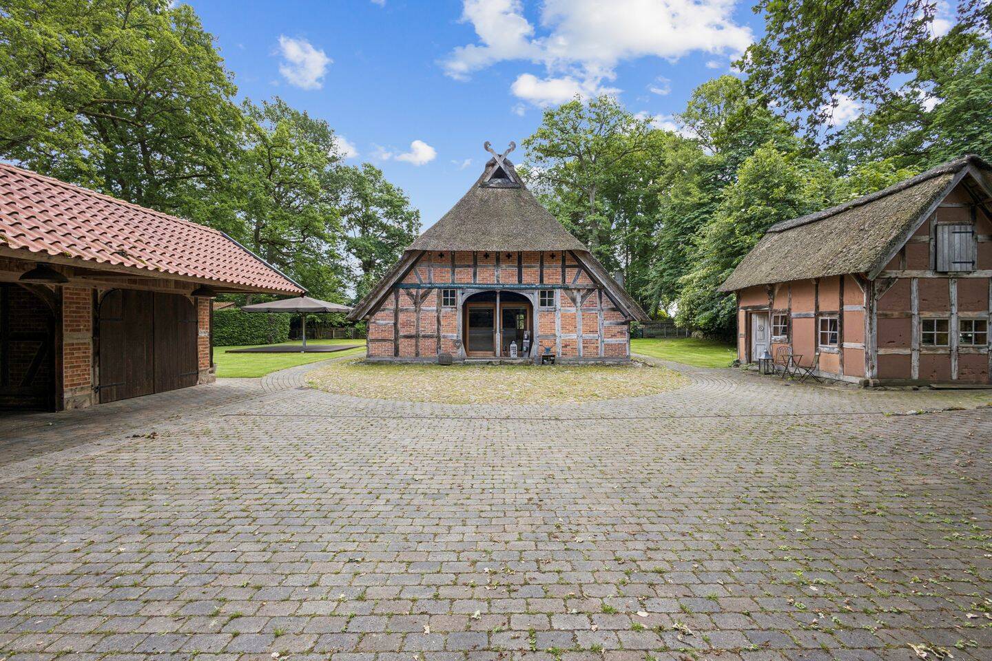 Denkmalgeschütztes, traumhaft restauriertes Fachwerk-Reetdachhaus, 27383 Scheeßel