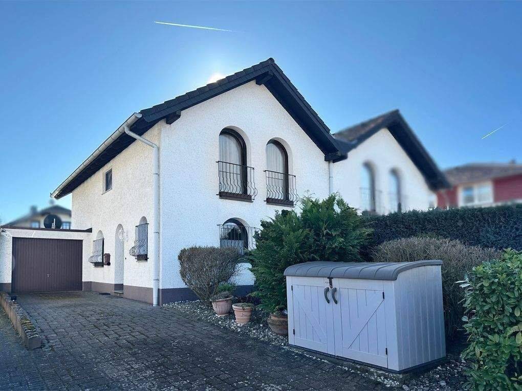 Gepflegte Doppelhaushälfte in Grafschaft-Ringen, 53501 Grafschaft
