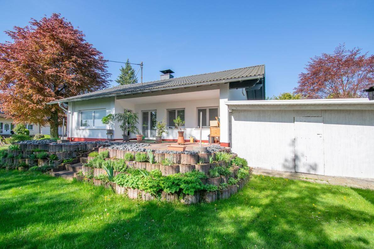 MANNELLA *Modernisiertes Einfamilienhaus mit großem Grundstück* Viel Freiraum und Platz für Ihre Ideen!, 57635 Ersfeld