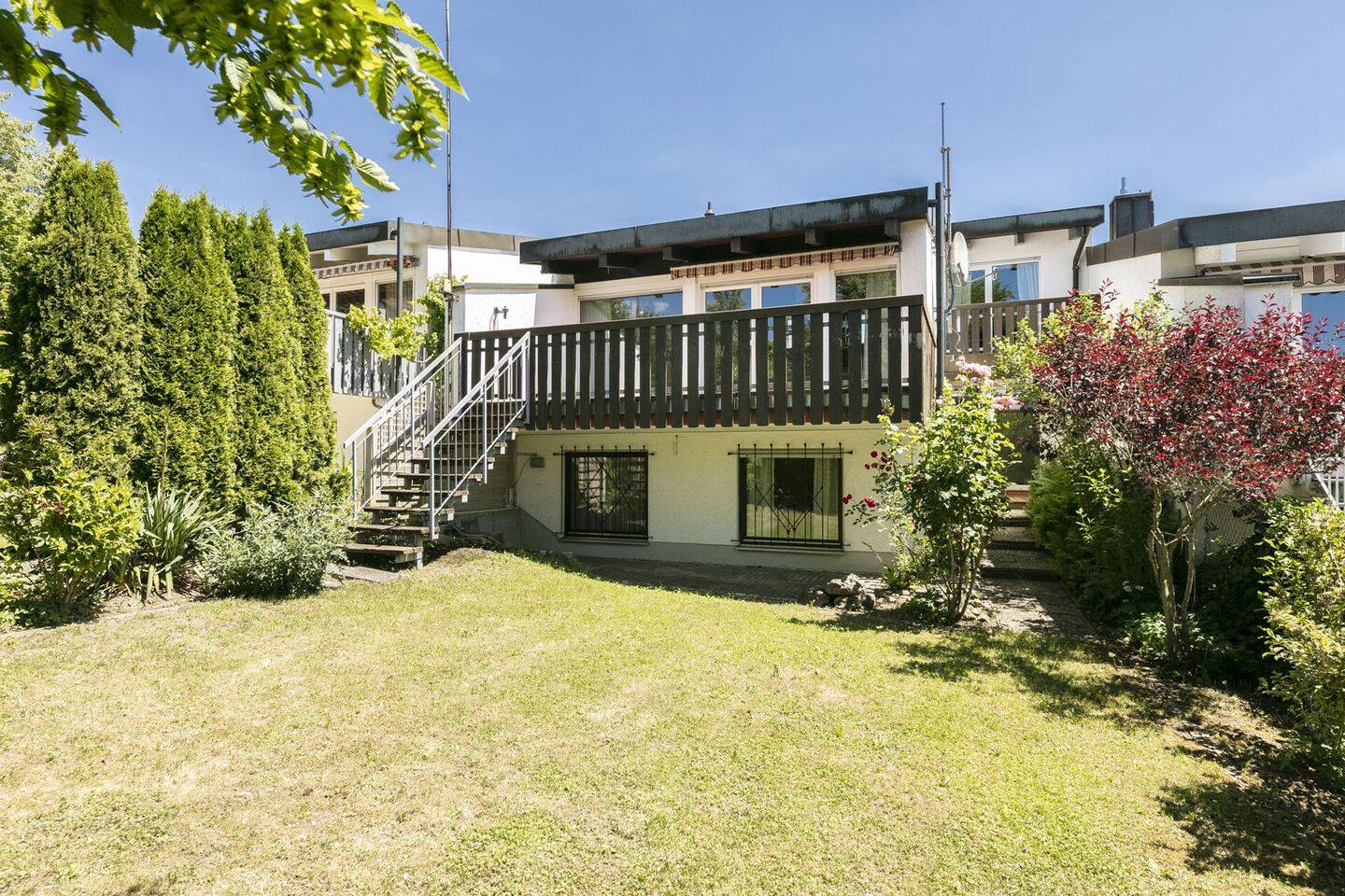 Split-Level-Architektur trifft Wohnkomfort –  gepflegtes RMH mit Garage, 89075 Ulm (Böfingen Eselsberg Mitte Oststadt Söflingen)
