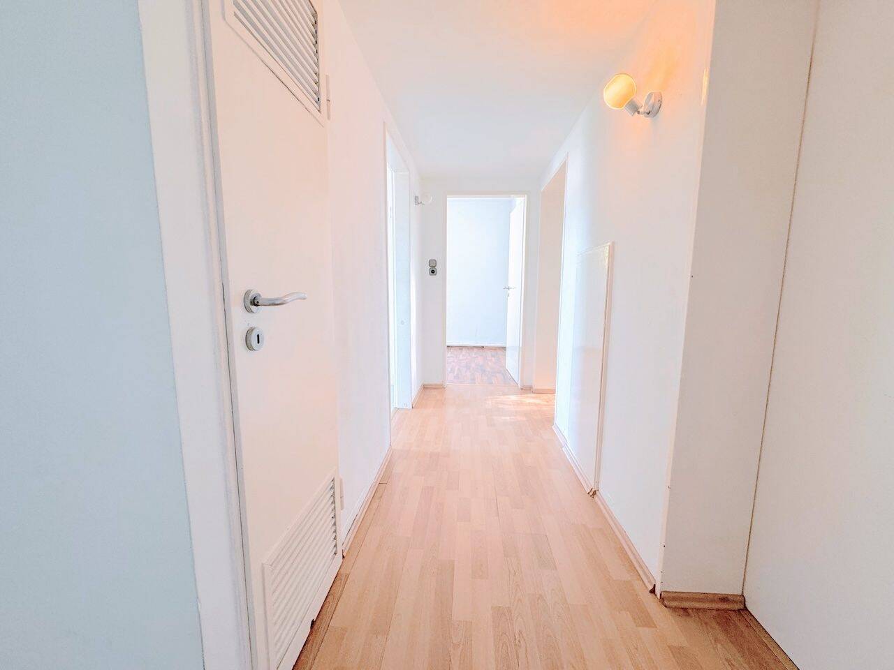 Gut geschnittene 3-Zimmer-Wohnung mit Loggia, 41515 Grevenbroich