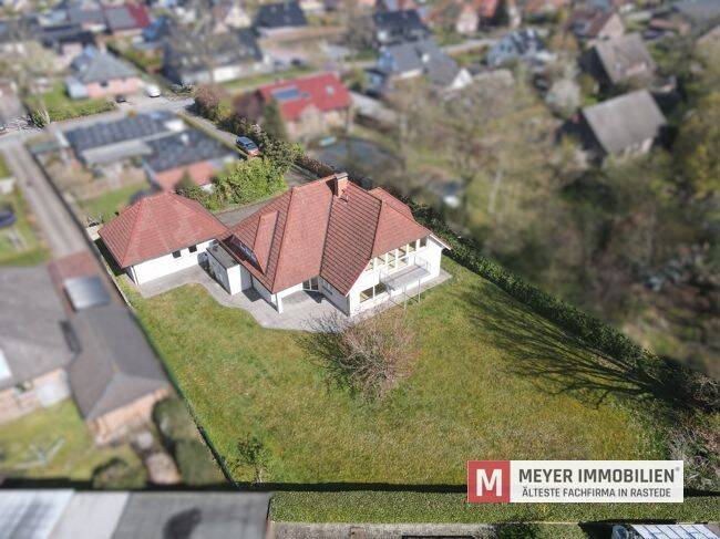 Großzügiges Zweifamilienhaus mit Doppelgarage auf weitläufigem Grundstück in Hahn-Lehmden (Obj.-Nr. 6655), 26180 Rastede