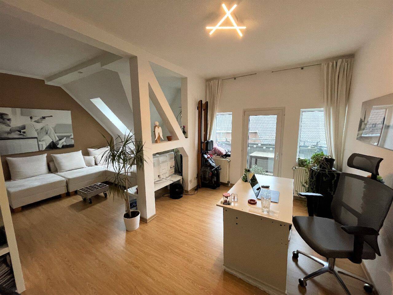 Düsseldorf-Unterbilk! 2-Zimmer-Altbauwohnung mit Wohnküche nähe Lorettostraße!, 40219 Düsseldorf (Hafen Unterbilk)