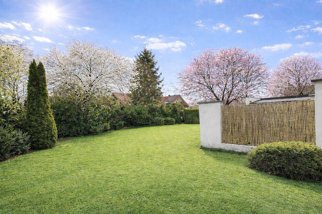 Einfamilienhaus mit Modernisierungsbedarf in bester, zentraler Lage von Gröbenzell, 82194 Gröbenzell