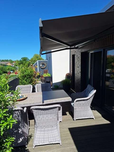 Exklusive 3-Zimmer Penthousewohnung  mit Aufzug, Sonnenbalkon und Einbauküche in BS-Watenbüttel, 38112 Braunschweig