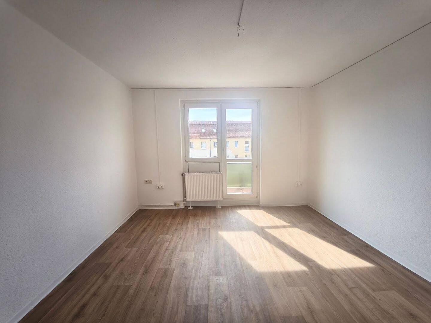 Drei Zimmer- frisch renoviert- kleiner Mietpreis, 6217 Merseburg
