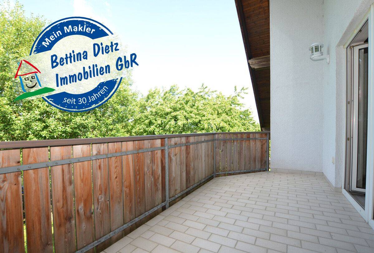 DIETZ: Trendige 4 Zimmer-Dachgeschosswohnung im 2- Familienhaus mit Blick ins Grüne!, 63654 Büdingen