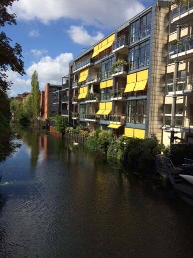lichtdurchflutete 3 Zimmer Wohnung / Balkon/ Fahrstuhl/ Fußbodenheizung/ Tiefgaragenstellplatz / Wasserblick / teilmöbliert / ab 01.08.2026 frei, 22085 Hamburg (Hamburg-Nord Barmbek-Süd Uhlenhorst)