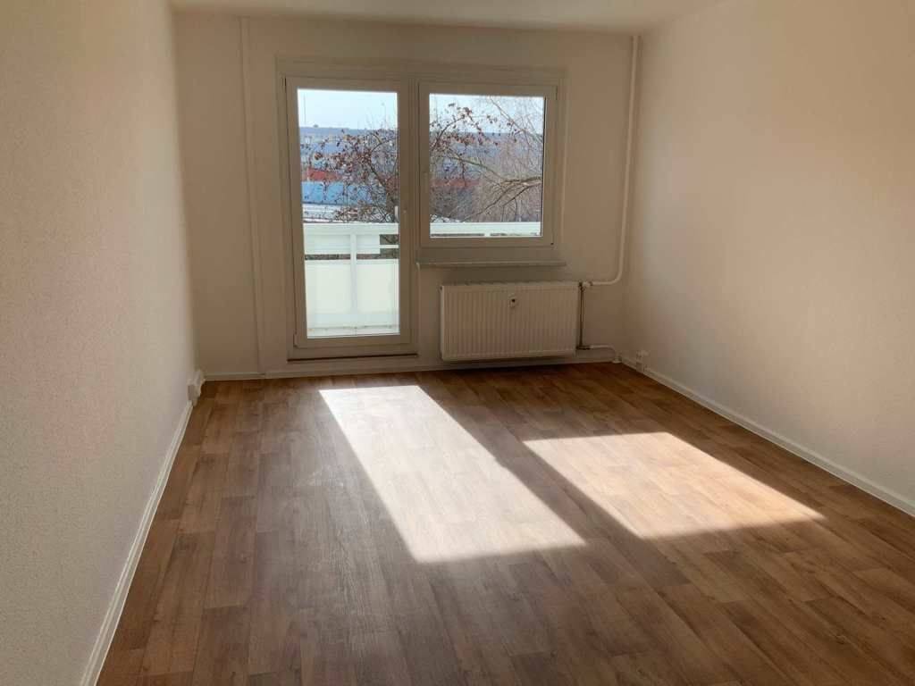 Wir geben Familien ein Zuhause | 4 Raumwohnung mit Balkon, 4209 Leipzig (Grünau-Mitte Grünau-Nord Grünau-Ost Schönau)