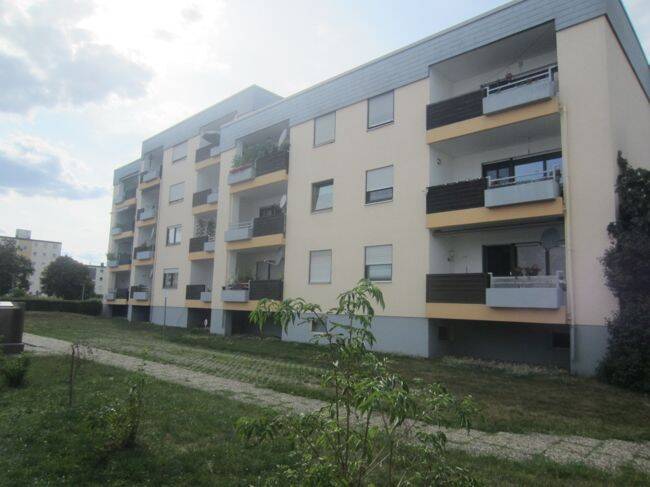 Gemütliche 3-Zimmerwohnung mit großen Balkon in Ergolding, 84030 Ergolding (Industriegebiet)