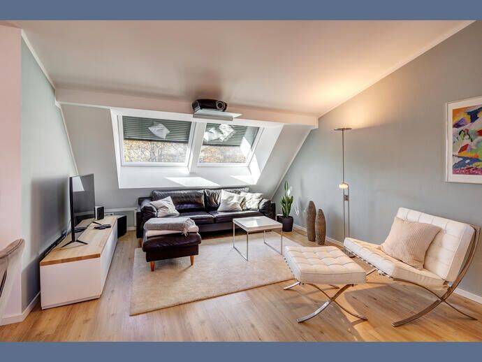 Möbliert: Helle Wohnung mit einladender Dachterrasse, 81673 München (Berg am Laim)
