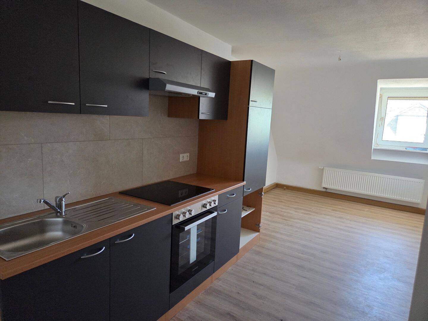 Charmante Dachgeschosswohnung im Altbau – Erstbezug nach Renovierung, 54290 Trier (Innenstadt Trier-Süd)