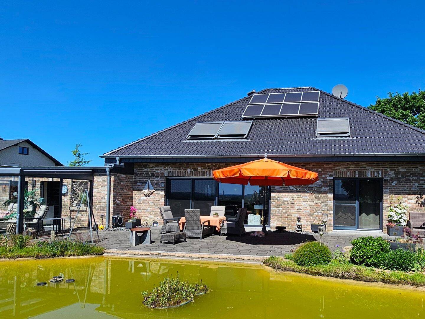 Haus mit großem Schwimmteich zu verkaufen, 32609 Hüllhorst