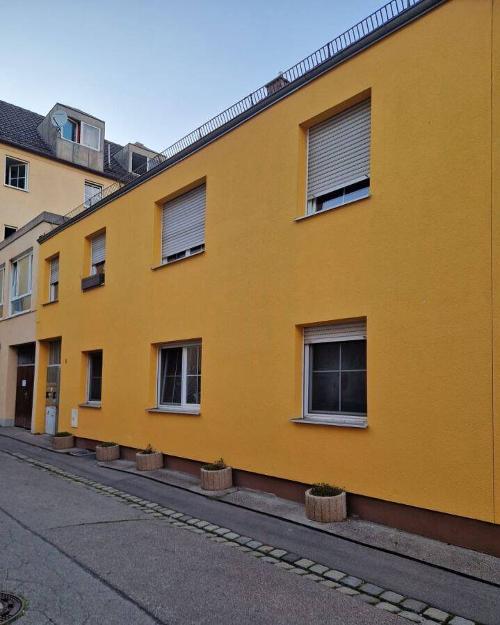 Provisionsfrei* MFH in Augsburg-Oberhausen: GEG-sicher (Klasse D) – Starkes Soll-Rendite-Potenzial (6,5%) & 2 Einheiten bezugsfrei!, 86154 Augsburg (Oberhausen)