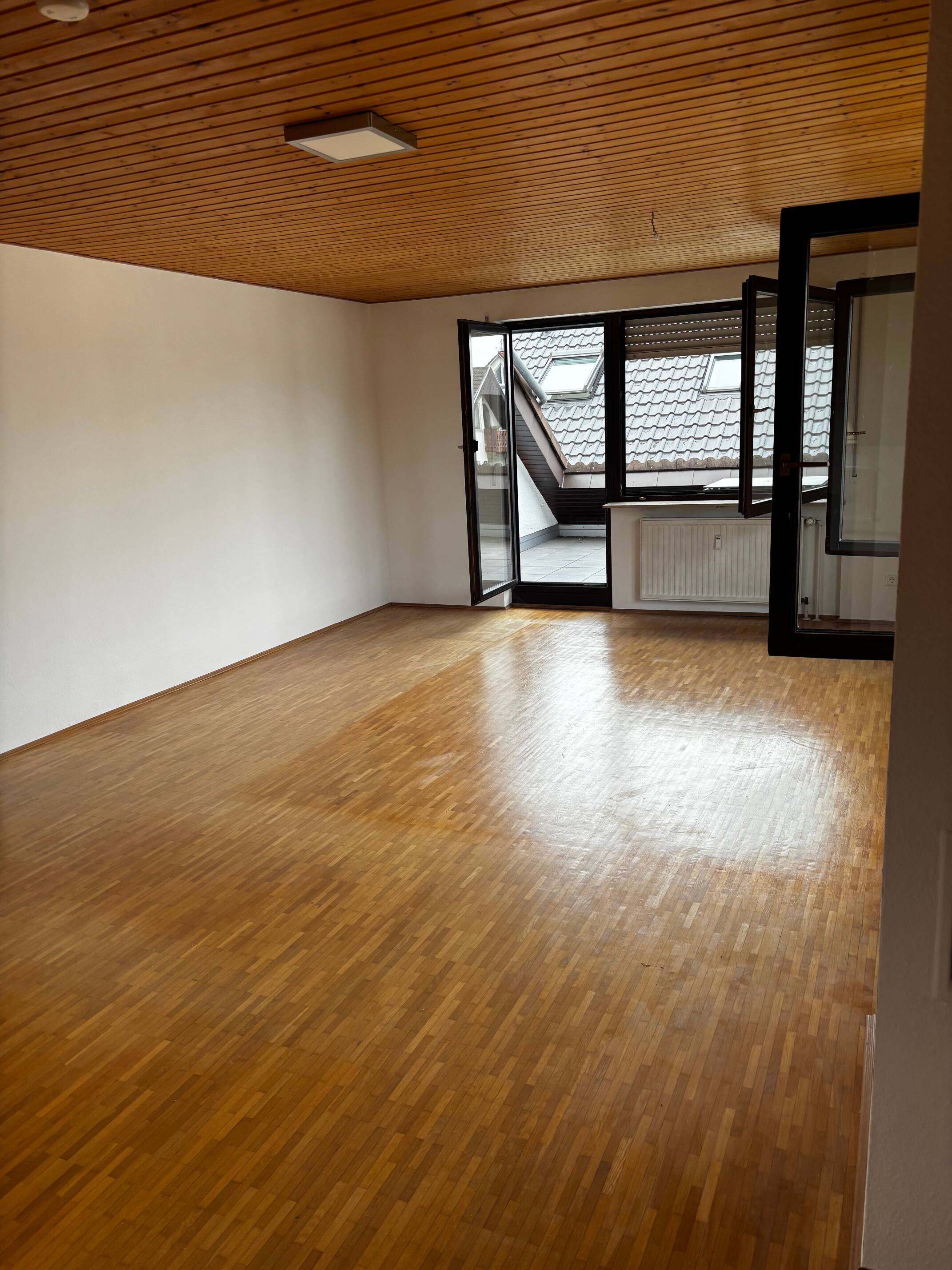Großzügige 4-Zimmer-Dachwohnung mit Bergblick, 69198 Schriesheim
