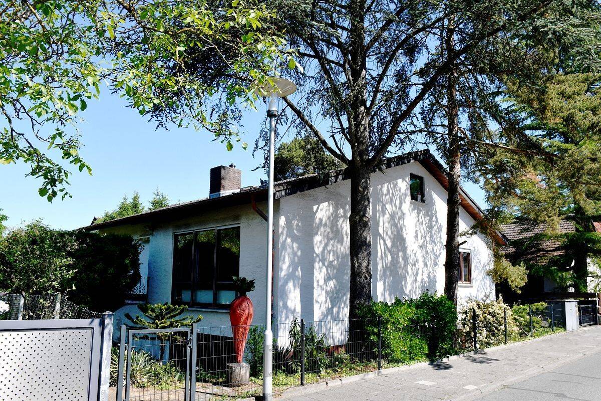 Viel Platz für das Leben – freistehendes Einfamilienhaus mit Einliegerwohnung in Waldrandnähe von Darmstadt-Eberstadt, 64297 Darmstadt (Eberstadt)