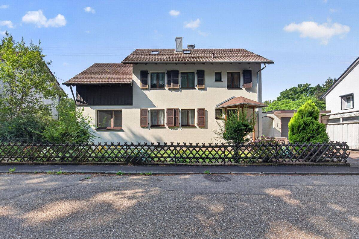 Naturnah wohnen, flexibel leben – Zweifamilienhaus mit Garten und zwei Garagen, 76332 Bad Herrenalb
