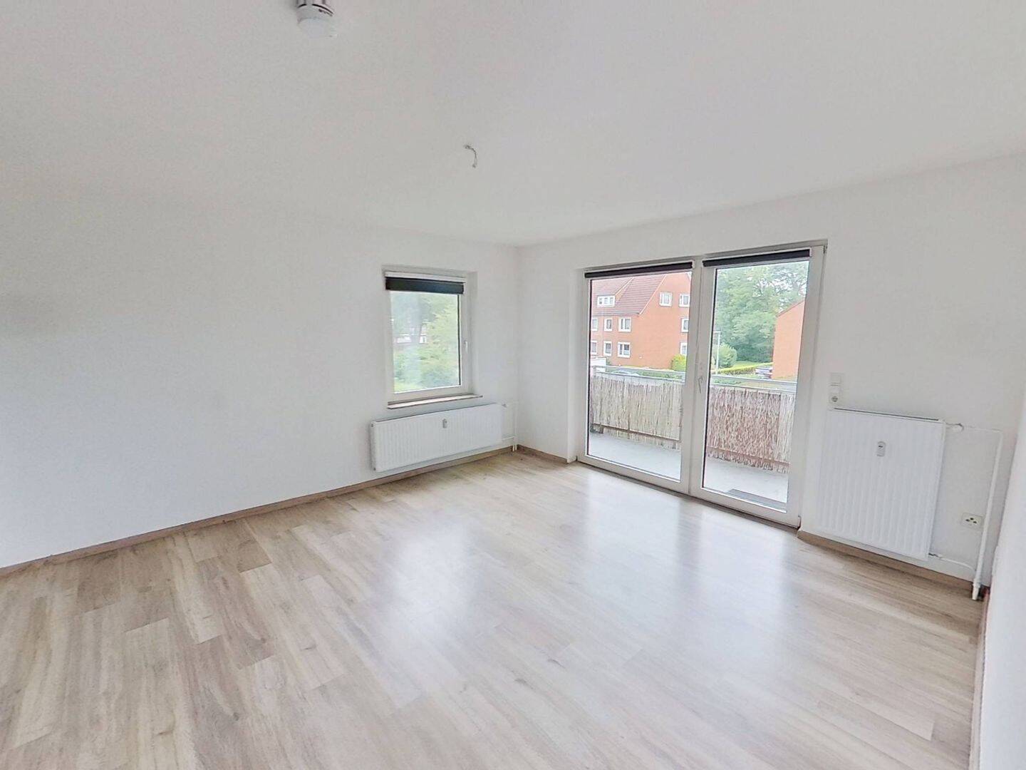 Schöne 4-Zimmer-Wohnung mit BALKON, EBK und Wannenbad, 26603 Aurich