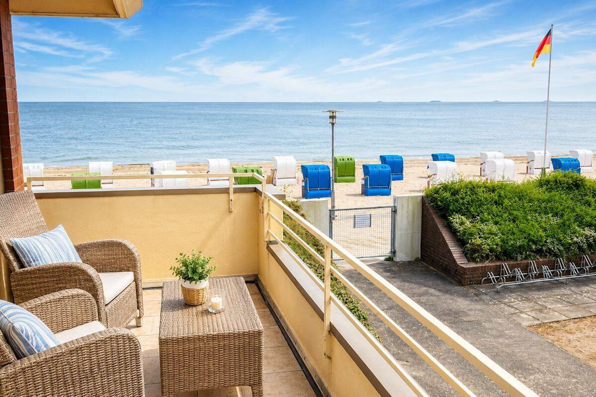 MEERBLICK aus allen Zimmern // Äußerst gepflegte Ferienwohnung (baurechtlich genehmigt) direkt am Strand, 25938 Wyk auf Föhr