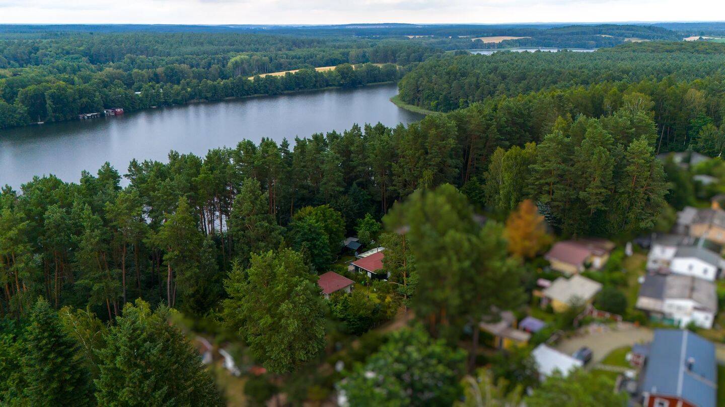 Eigentumsland & Wasserzugang: Zwei Ferienbungalows in purer Natur, 17255 Wustrow