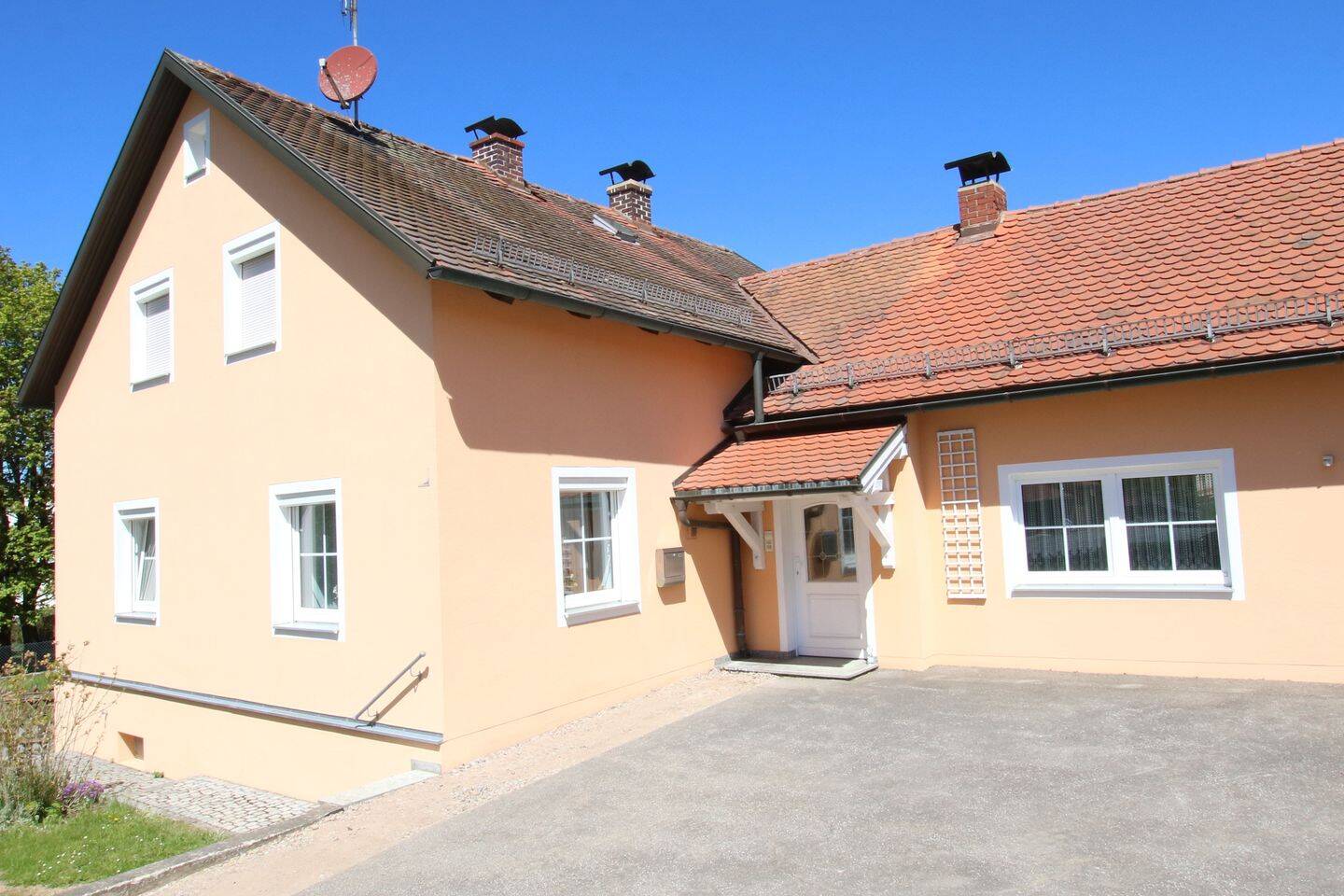 OH-160-26 Großzügiges Wohnhaus mit viel Potential ca. 26 km nordöstlich von Regensburg, 93192 Wald