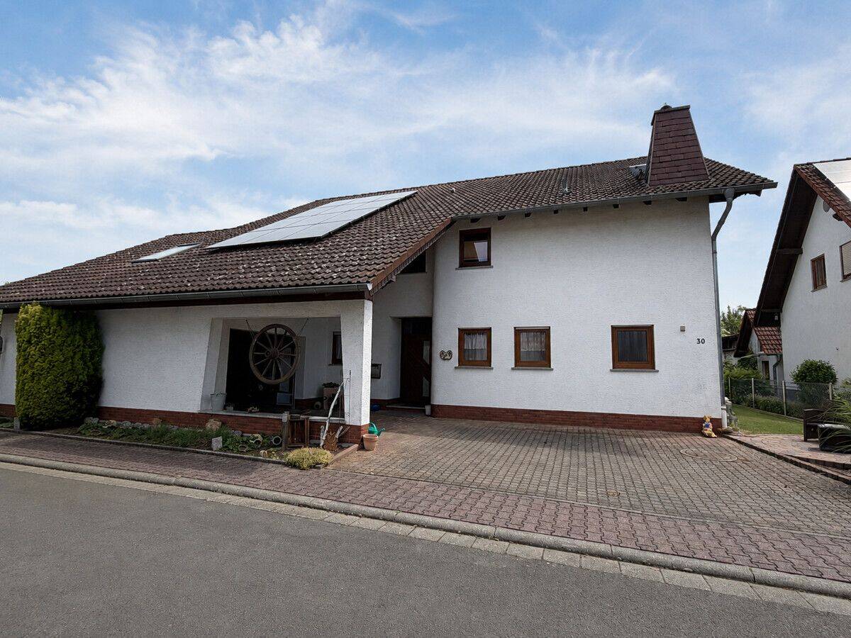 Wohnen in traumhafter Feldrandlage – gepflegtes Einfamilienhaus mit Weitblick in Nidderau-Ostheim, 61130 Nidderau