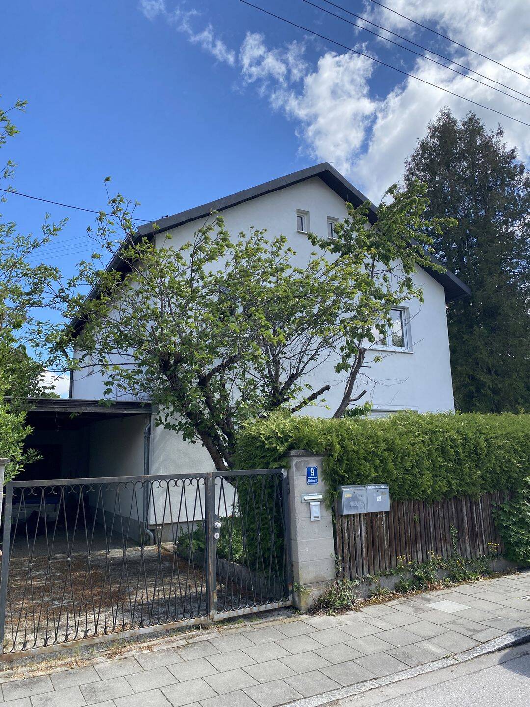 GIS IMMOBILIEN – „2-Familienhaus mit Ausbaupotential und vielseitiger Nutzung!“, 85521 Hohenbrunn