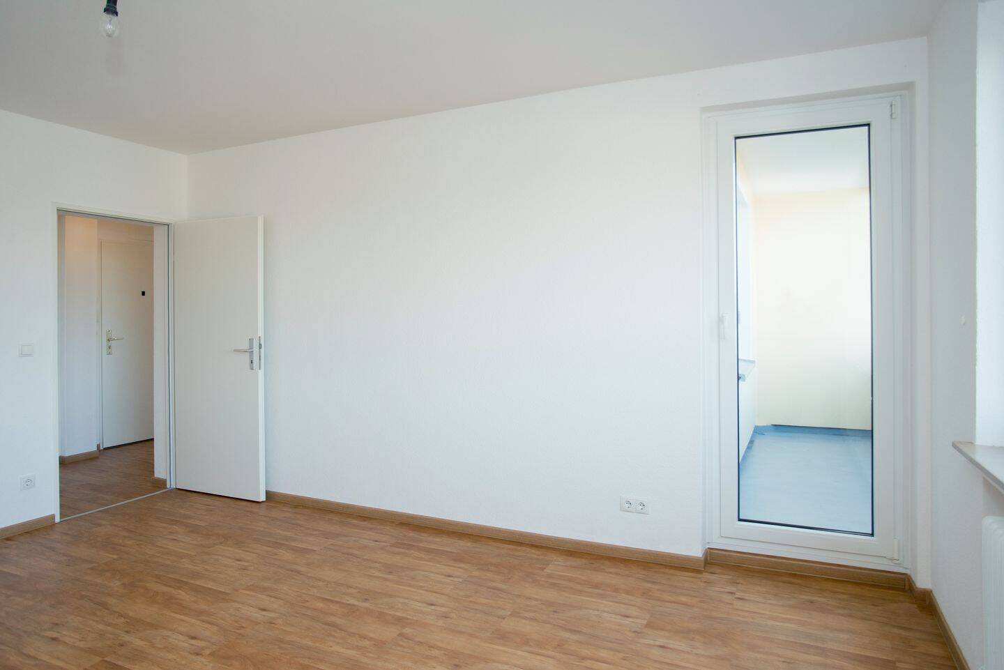 ***ERSTBEZUG NACH KOMPLETTSANIERING*** 2-Zi-Whg mit Loggia -provisonsfrei-, 28259 Bremen (Grolland Kirchhuchting Mittelshuchting Sodenmatt)