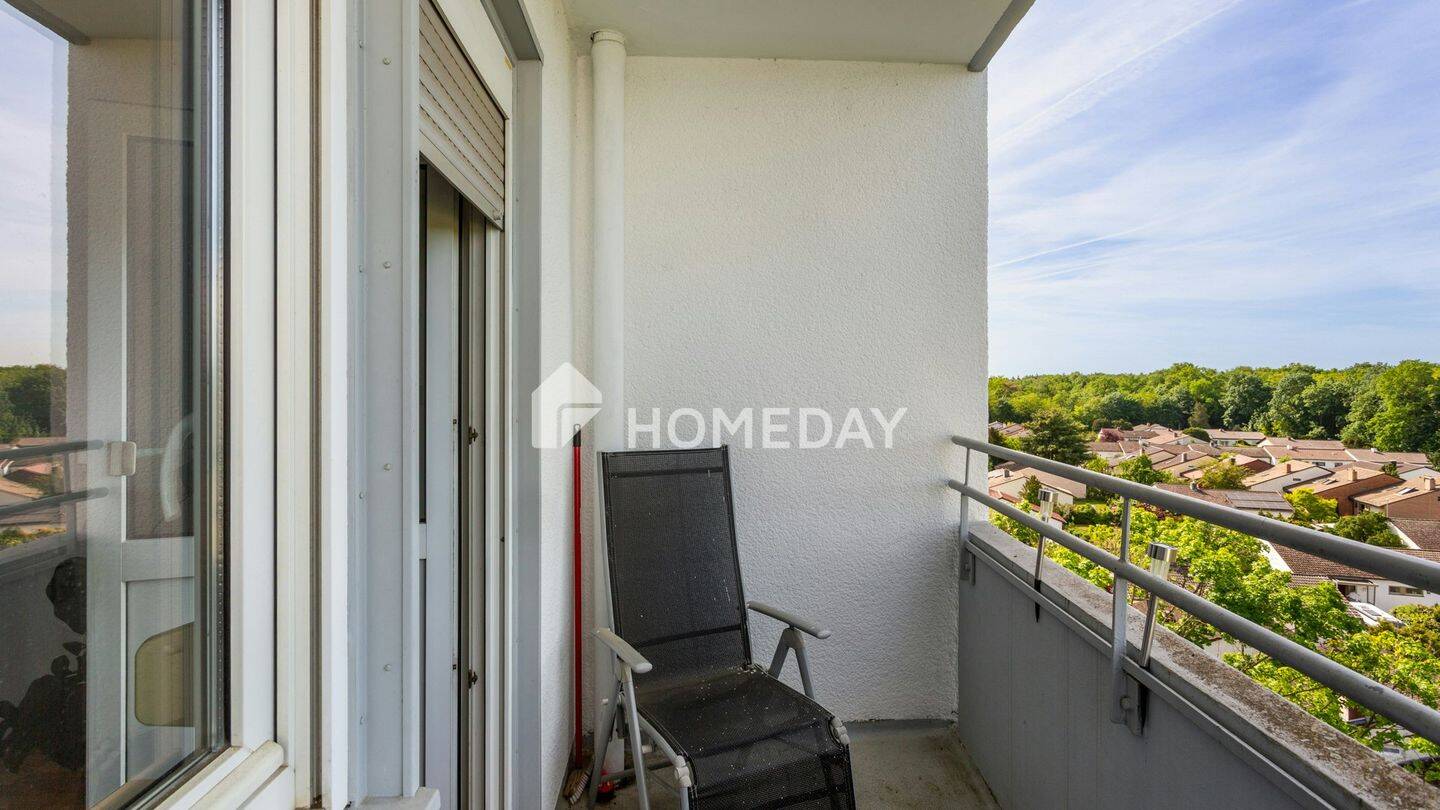 Zwei-Zimmer-Wohnung mit Loggia, Weitblick und Garage in Limburgerhof, 67117 Limburgerhof